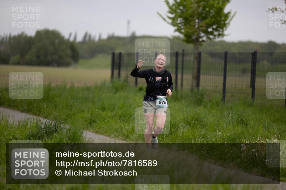 04.05.2025 - 8. Wedeler Halbmarathon Michael Strokosch http://msf.ph/oto/7816589 04.05.2025 11:14:27 Laufen 970 meine-sportfotos.de