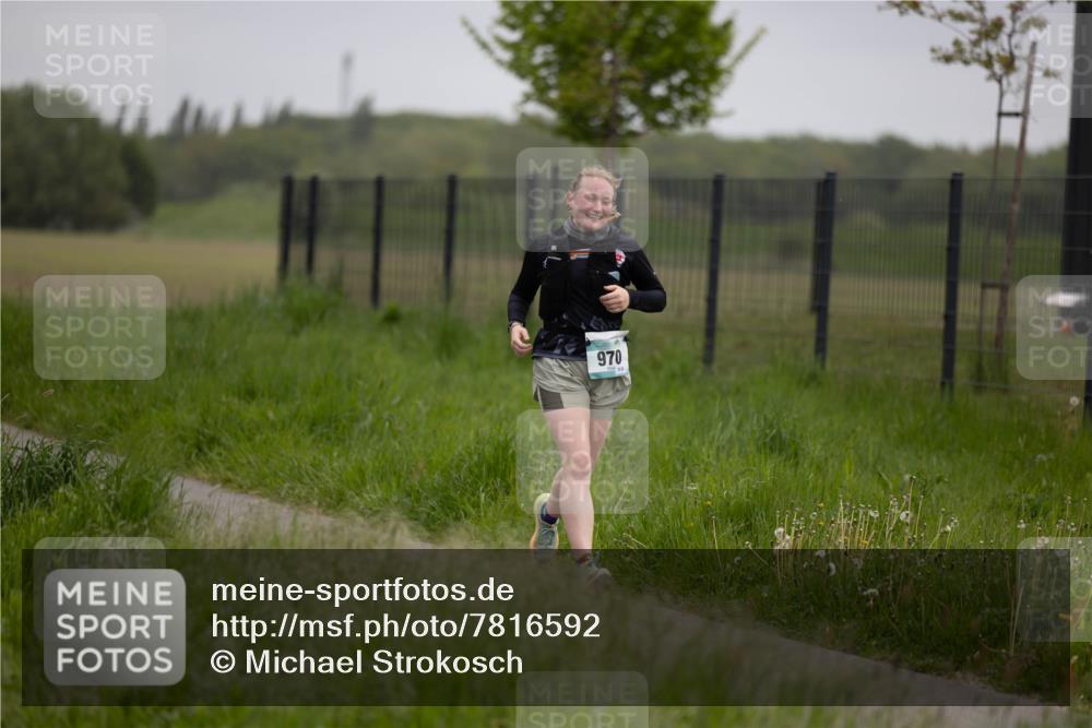 04.05.2025 - 8. Wedeler Halbmarathon Michael Strokosch http://msf.ph/oto/7816592 04.05.2025 11:14:27 Laufen 970 meine-sportfotos.de