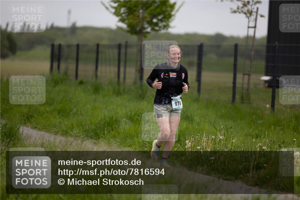 04.05.2025 - 8. Wedeler Halbmarathon Michael Strokosch http://msf.ph/oto/7816594 04.05.2025 11:14:28 Laufen 970 meine-sportfotos.de