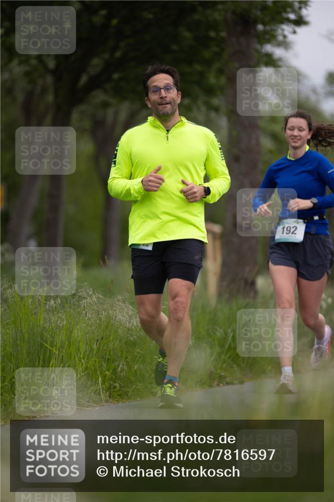 04.05.2025 - 8. Wedeler Halbmarathon Michael Strokosch http://msf.ph/oto/7816597 04.05.2025 11:15:02 Laufen 49, 192 meine-sportfotos.de