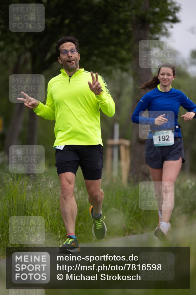 04.05.2025 - 8. Wedeler Halbmarathon Michael Strokosch http://msf.ph/oto/7816598 04.05.2025 11:15:03 Laufen 49, 192 meine-sportfotos.de