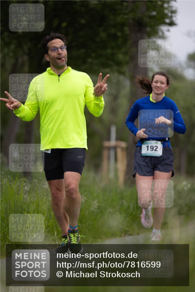 04.05.2025 - 8. Wedeler Halbmarathon Michael Strokosch http://msf.ph/oto/7816599 04.05.2025 11:15:03 Laufen 192 meine-sportfotos.de