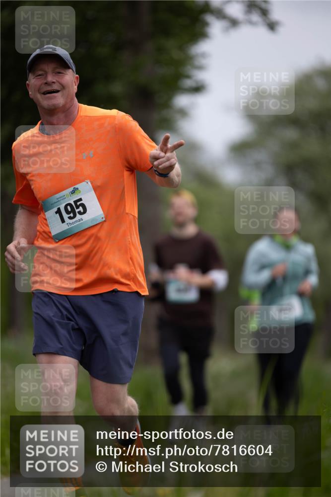 04.05.2025 - 8. Wedeler Halbmarathon Michael Strokosch http://msf.ph/oto/7816604 04.05.2025 11:15:05 Laufen 56, 195 meine-sportfotos.de