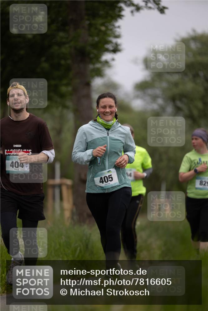 04.05.2025 - 8. Wedeler Halbmarathon Michael Strokosch http://msf.ph/oto/7816605 04.05.2025 11:15:07 Laufen 404, 405, 82 meine-sportfotos.de