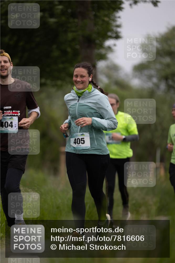 04.05.2025 - 8. Wedeler Halbmarathon Michael Strokosch http://msf.ph/oto/7816606 04.05.2025 11:15:07 Laufen 04, 405 meine-sportfotos.de