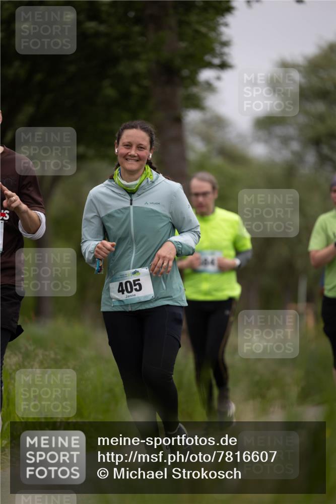 04.05.2025 - 8. Wedeler Halbmarathon Michael Strokosch http://msf.ph/oto/7816607 04.05.2025 11:15:07 Laufen 405 meine-sportfotos.de