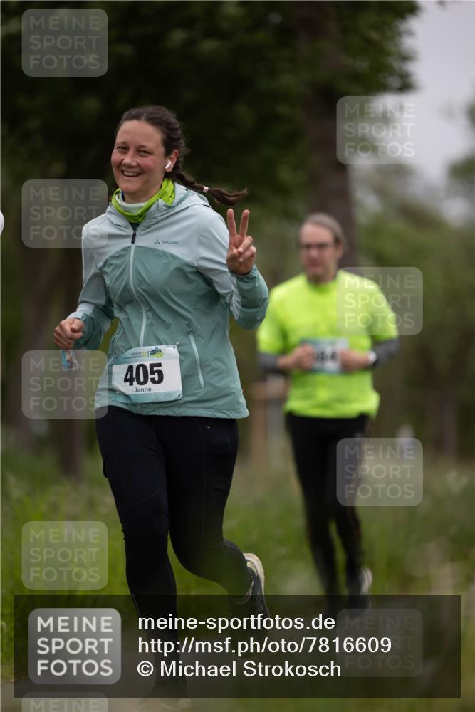 04.05.2025 - 8. Wedeler Halbmarathon Michael Strokosch http://msf.ph/oto/7816609 04.05.2025 11:15:08 Laufen 405 meine-sportfotos.de
