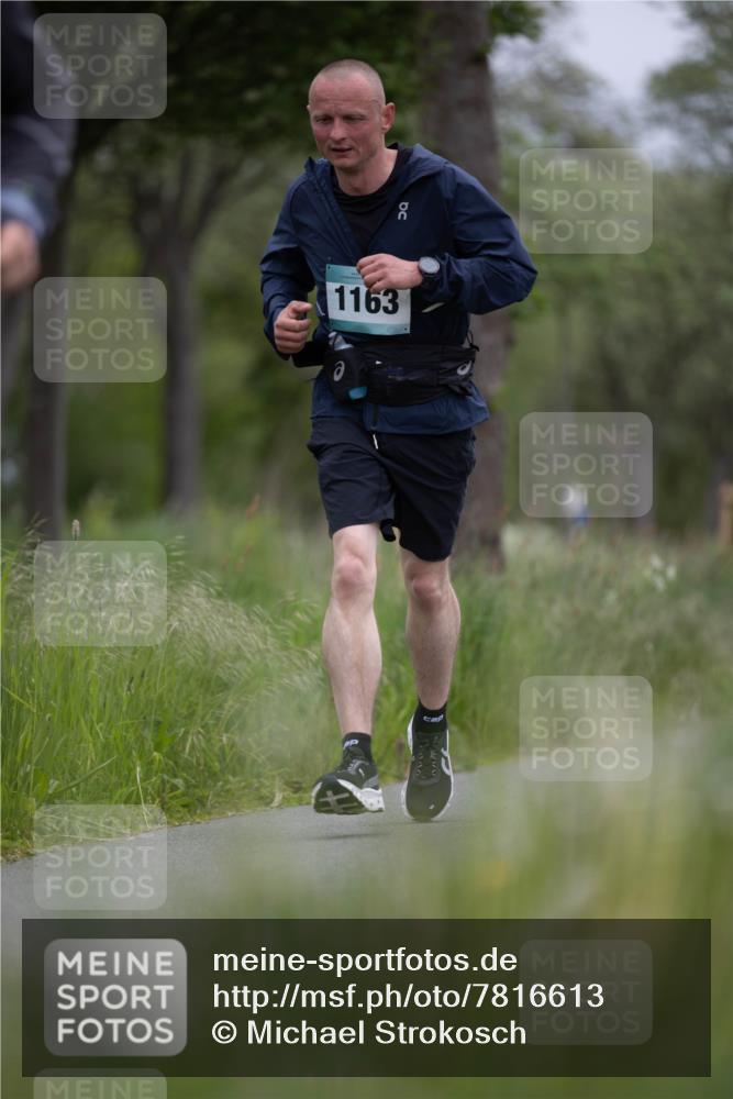 04.05.2025 - 8. Wedeler Halbmarathon Michael Strokosch http://msf.ph/oto/7816613 04.05.2025 11:15:21 Laufen 1163 meine-sportfotos.de