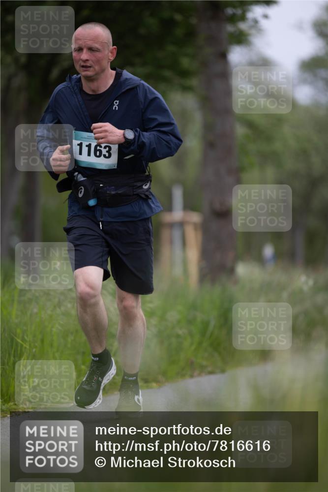 04.05.2025 - 8. Wedeler Halbmarathon Michael Strokosch http://msf.ph/oto/7816616 04.05.2025 11:15:22 Laufen 1163 meine-sportfotos.de