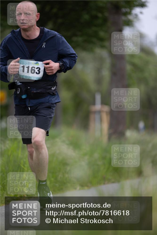 04.05.2025 - 8. Wedeler Halbmarathon Michael Strokosch http://msf.ph/oto/7816618 04.05.2025 11:15:23 Laufen 1163 meine-sportfotos.de