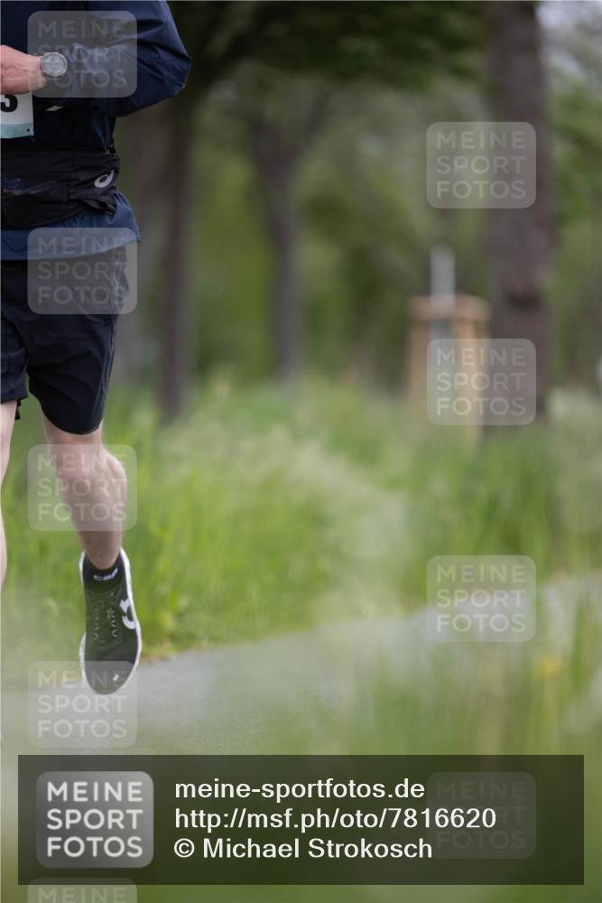 04.05.2025 - 8. Wedeler Halbmarathon Michael Strokosch http://msf.ph/oto/7816620 04.05.2025 11:15:23 Laufen 375, 7 meine-sportfotos.de