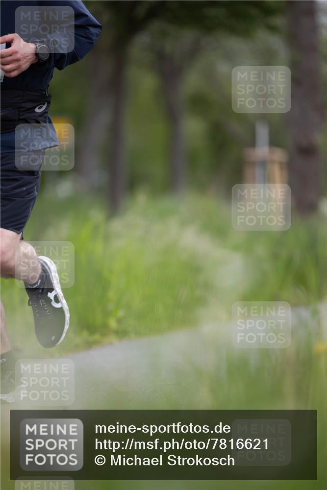 04.05.2025 - 8. Wedeler Halbmarathon Michael Strokosch http://msf.ph/oto/7816621 04.05.2025 11:15:23 Laufen  meine-sportfotos.de