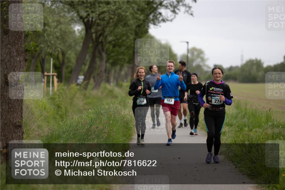 04.05.2025 - 8. Wedeler Halbmarathon Michael Strokosch http://msf.ph/oto/7816622 04.05.2025 11:15:42 Laufen 205, 183, 20, 274 meine-sportfotos.de