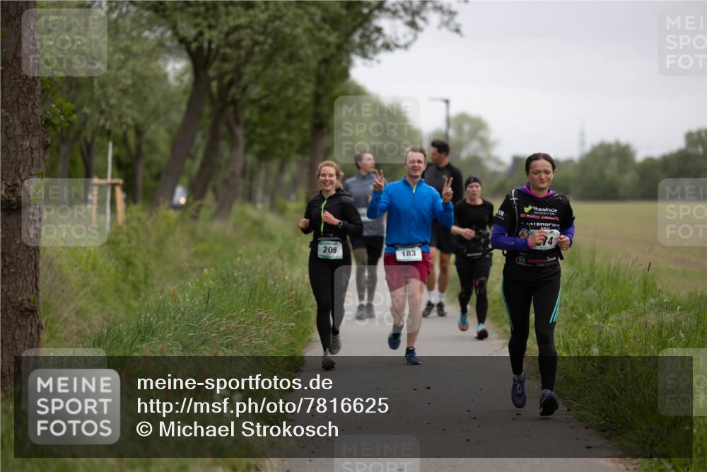 04.05.2025 - 8. Wedeler Halbmarathon Michael Strokosch http://msf.ph/oto/7816625 04.05.2025 11:15:42 Laufen 205, 183, 20, 14 meine-sportfotos.de