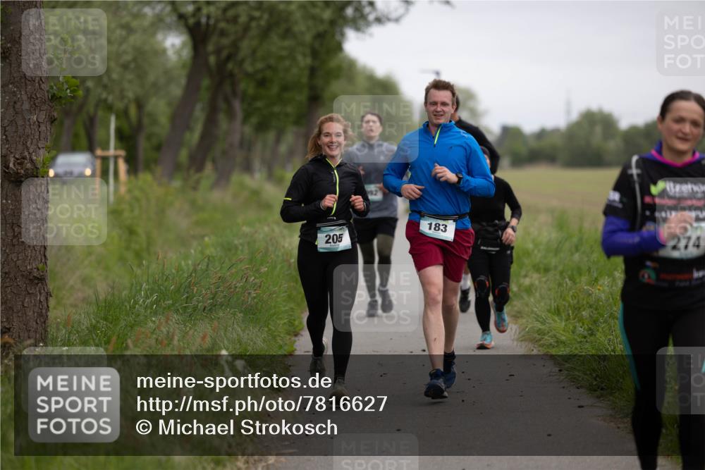 04.05.2025 - 8. Wedeler Halbmarathon Michael Strokosch http://msf.ph/oto/7816627 04.05.2025 11:15:45 Laufen 205, 183, 274 meine-sportfotos.de