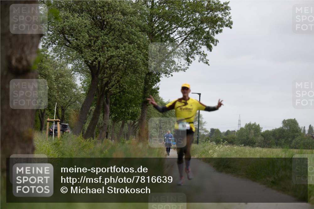 04.05.2025 - 8. Wedeler Halbmarathon Michael Strokosch http://msf.ph/oto/7816639 04.05.2025 11:16:01 Laufen  meine-sportfotos.de