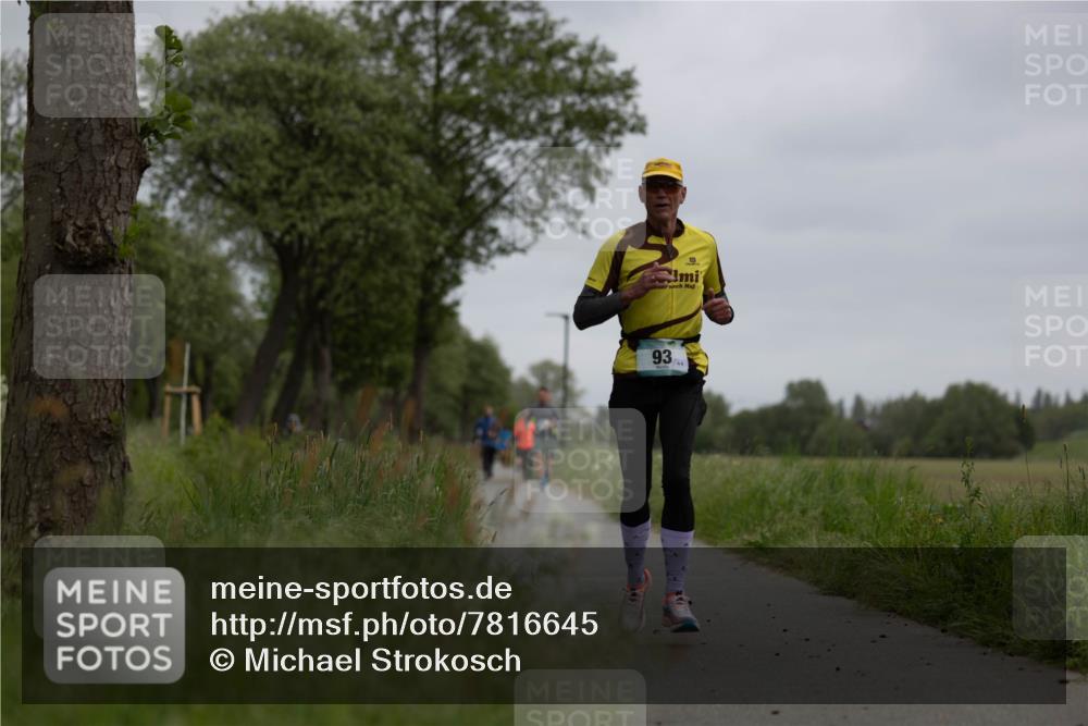 04.05.2025 - 8. Wedeler Halbmarathon Michael Strokosch http://msf.ph/oto/7816645 04.05.2025 11:16:04 Laufen 93 meine-sportfotos.de