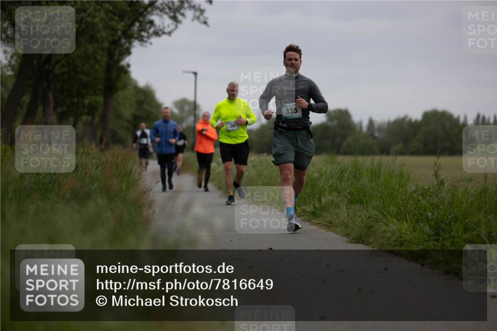 04.05.2025 - 8. Wedeler Halbmarathon Michael Strokosch http://msf.ph/oto/7816649 04.05.2025 11:16:16 Laufen 335 meine-sportfotos.de