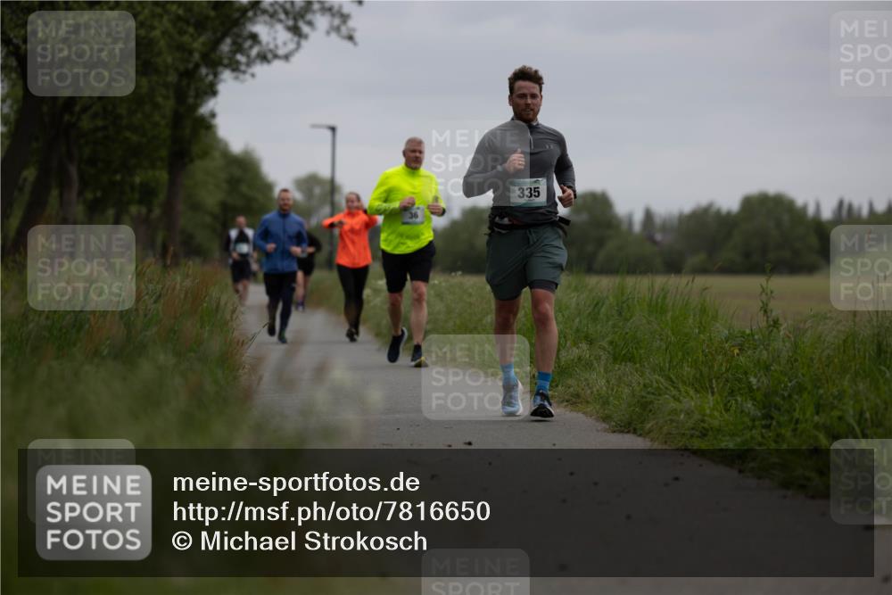 04.05.2025 - 8. Wedeler Halbmarathon Michael Strokosch http://msf.ph/oto/7816650 04.05.2025 11:16:16 Laufen 335 meine-sportfotos.de