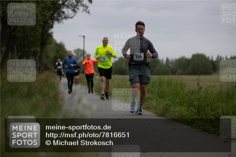 04.05.2025 - 8. Wedeler Halbmarathon Michael Strokosch http://msf.ph/oto/7816651 04.05.2025 11:16:16 Laufen 36, 335 meine-sportfotos.de