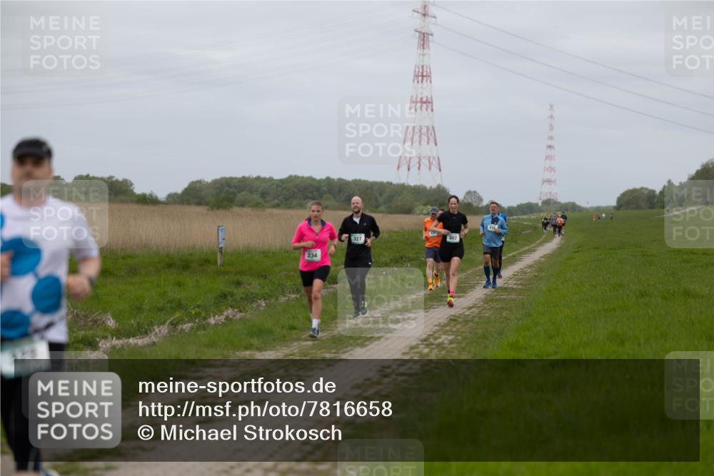 04.05.2025 - 8. Wedeler Halbmarathon Michael Strokosch http://msf.ph/oto/7816658 04.05.2025 11:30:25 Laufen 328, 234, 327, 807, 415 meine-sportfotos.de