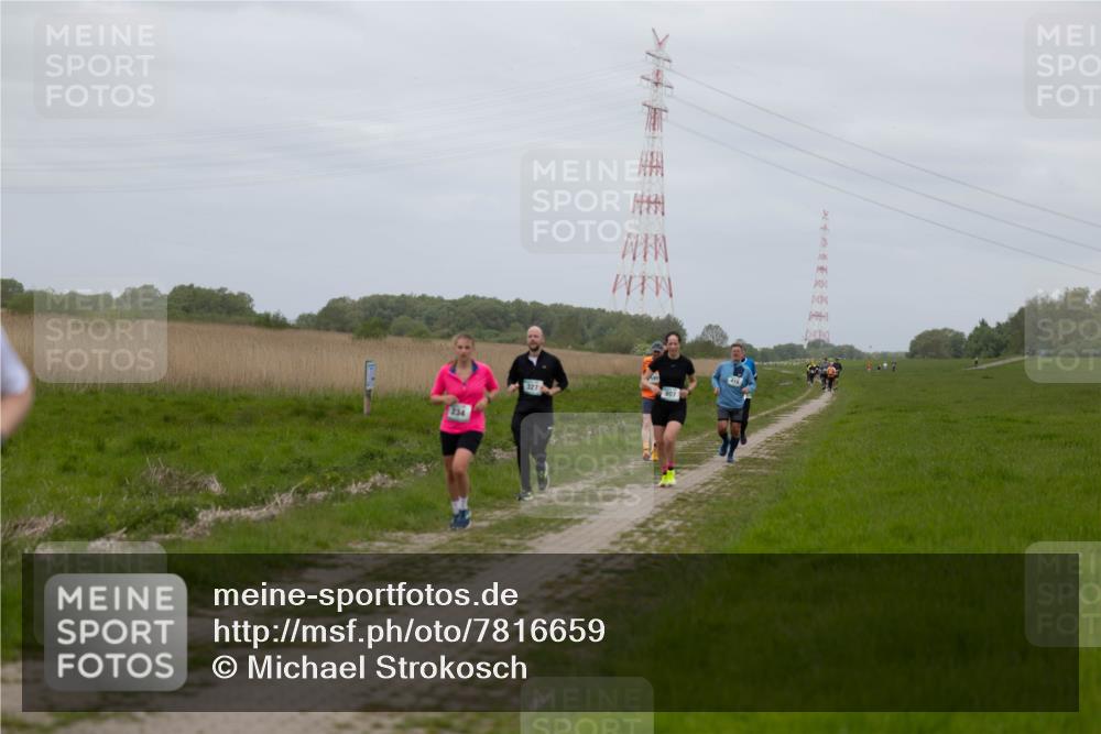 04.05.2025 - 8. Wedeler Halbmarathon Michael Strokosch http://msf.ph/oto/7816659 04.05.2025 11:30:26 Laufen 234, 327, 415 meine-sportfotos.de