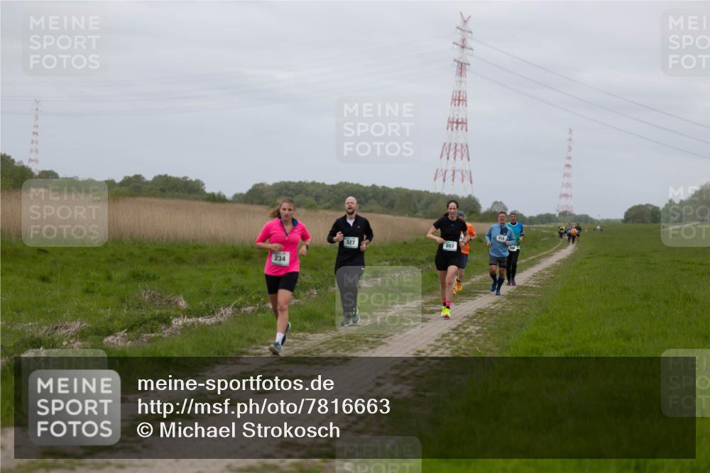 04.05.2025 - 8. Wedeler Halbmarathon Michael Strokosch http://msf.ph/oto/7816663 04.05.2025 11:30:27 Laufen 234 meine-sportfotos.de