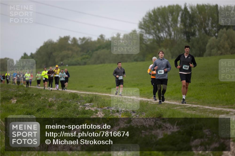 04.05.2025 - 8. Wedeler Halbmarathon Michael Strokosch http://msf.ph/oto/7816674 04.05.2025 11:31:11 Laufen 275, 992, 809 meine-sportfotos.de