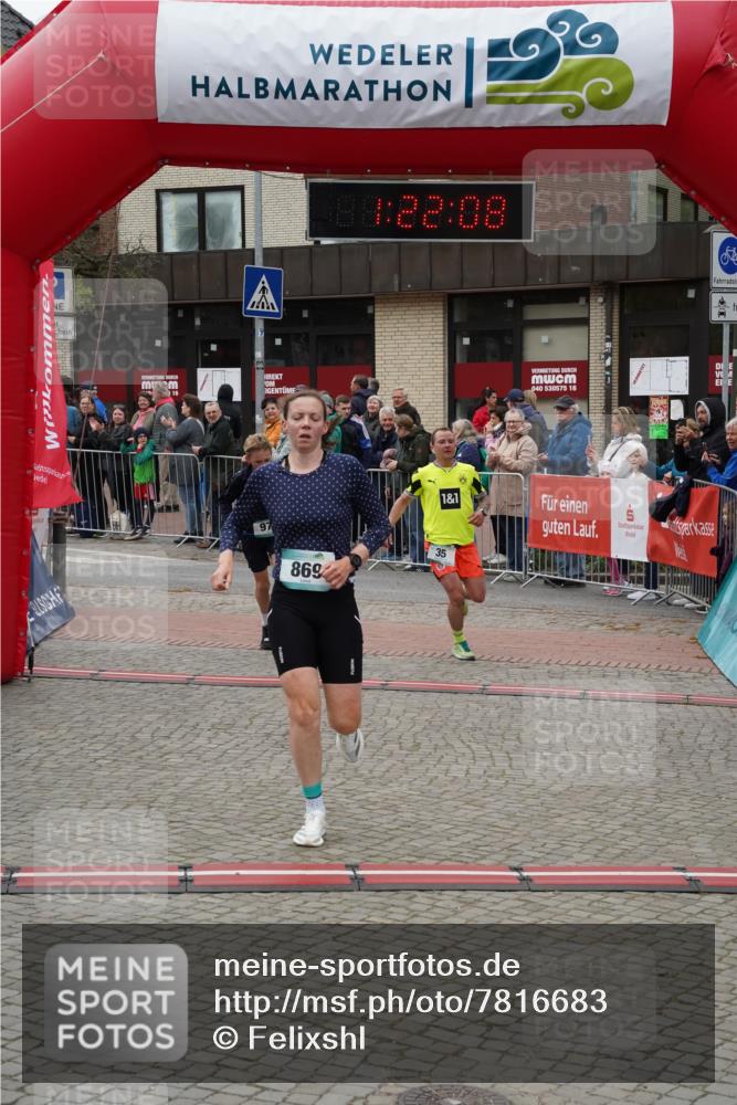 04.05.2025 - 8. Wedeler Halbmarathon Felixshl http://msf.ph/oto/7816683 04.05.2025 11:22:06 Ziel 35, 869, 977 meine-sportfotos.de