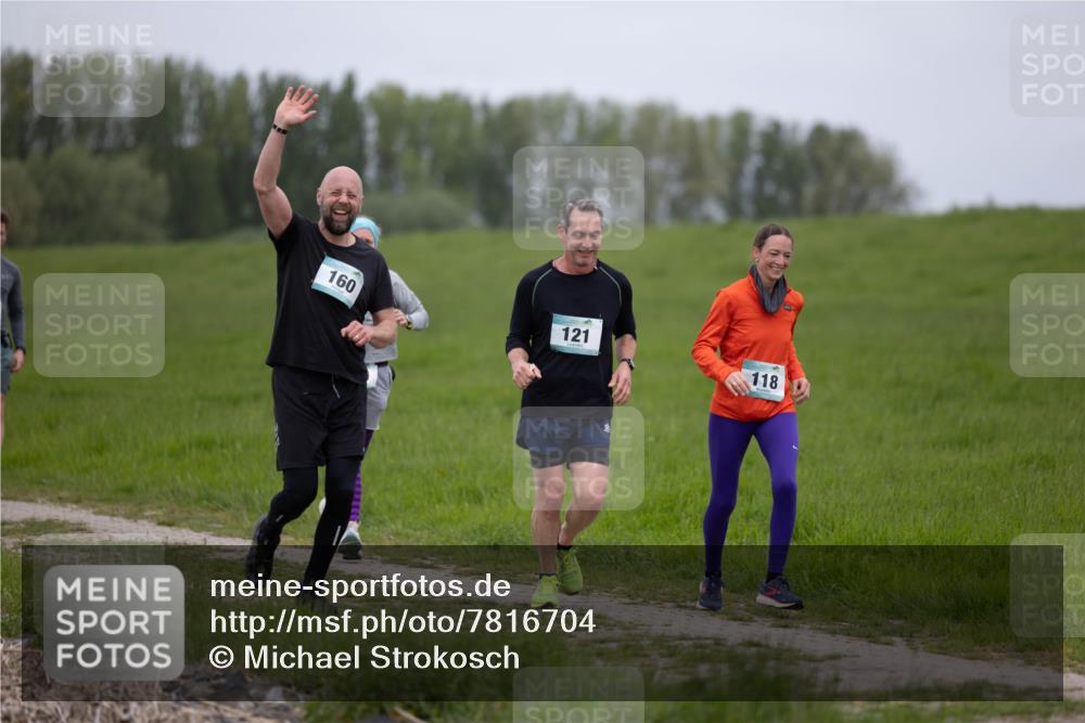 04.05.2025 - 8. Wedeler Halbmarathon Michael Strokosch http://msf.ph/oto/7816704 04.05.2025 11:31:59 Laufen 160, 121, 118 meine-sportfotos.de