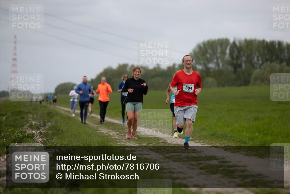 04.05.2025 - 8. Wedeler Halbmarathon Michael Strokosch http://msf.ph/oto/7816706 04.05.2025 11:32:18 Laufen 304 meine-sportfotos.de