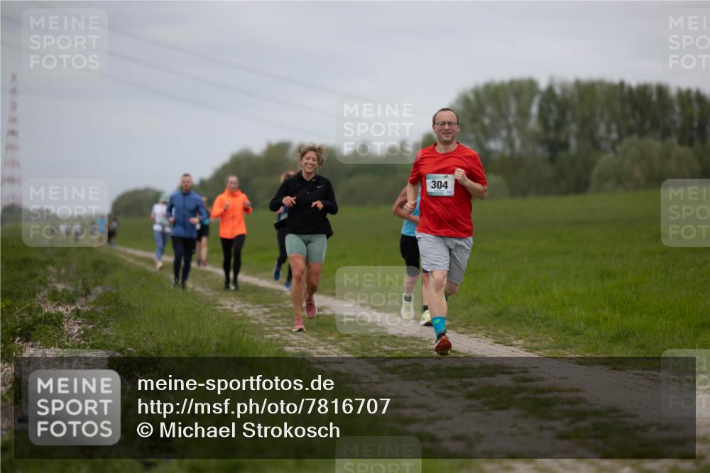 04.05.2025 - 8. Wedeler Halbmarathon Michael Strokosch http://msf.ph/oto/7816707 04.05.2025 11:32:18 Laufen 304 meine-sportfotos.de