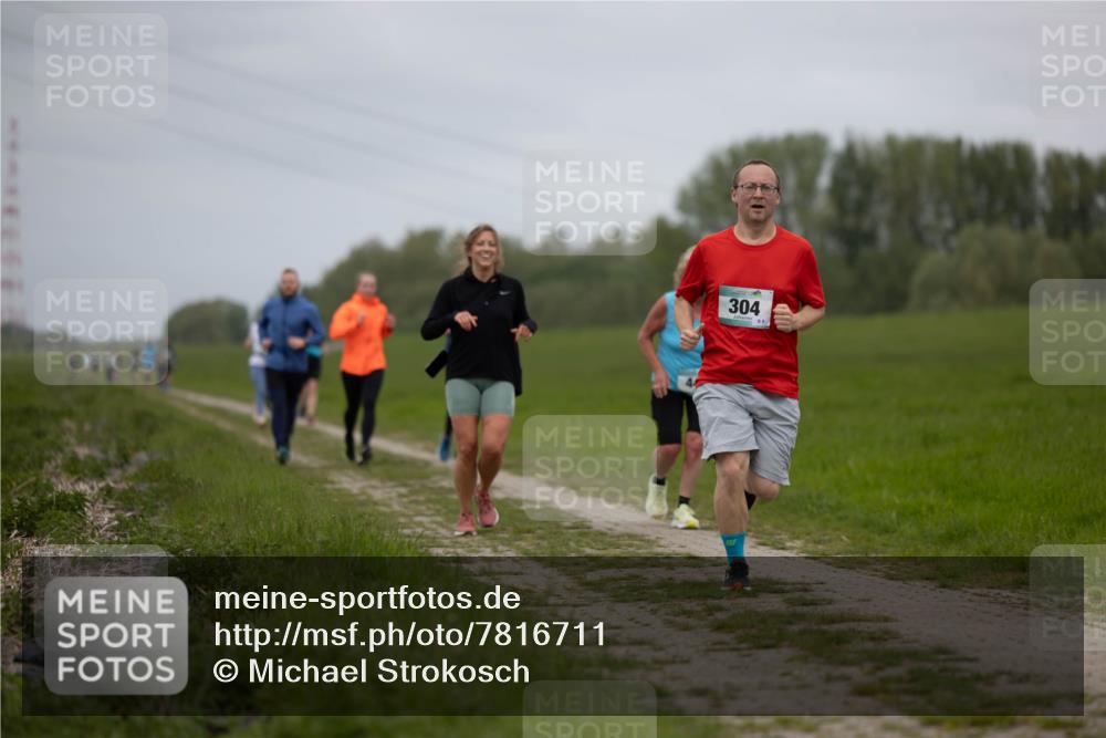 04.05.2025 - 8. Wedeler Halbmarathon Michael Strokosch http://msf.ph/oto/7816711 04.05.2025 11:32:19 Laufen 304 meine-sportfotos.de
