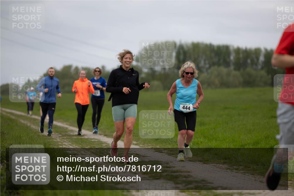 04.05.2025 - 8. Wedeler Halbmarathon Michael Strokosch http://msf.ph/oto/7816712 04.05.2025 11:32:21 Laufen 444 meine-sportfotos.de