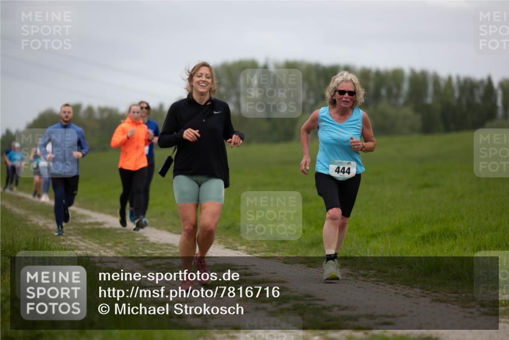 04.05.2025 - 8. Wedeler Halbmarathon Michael Strokosch http://msf.ph/oto/7816716 04.05.2025 11:32:22 Laufen 444 meine-sportfotos.de