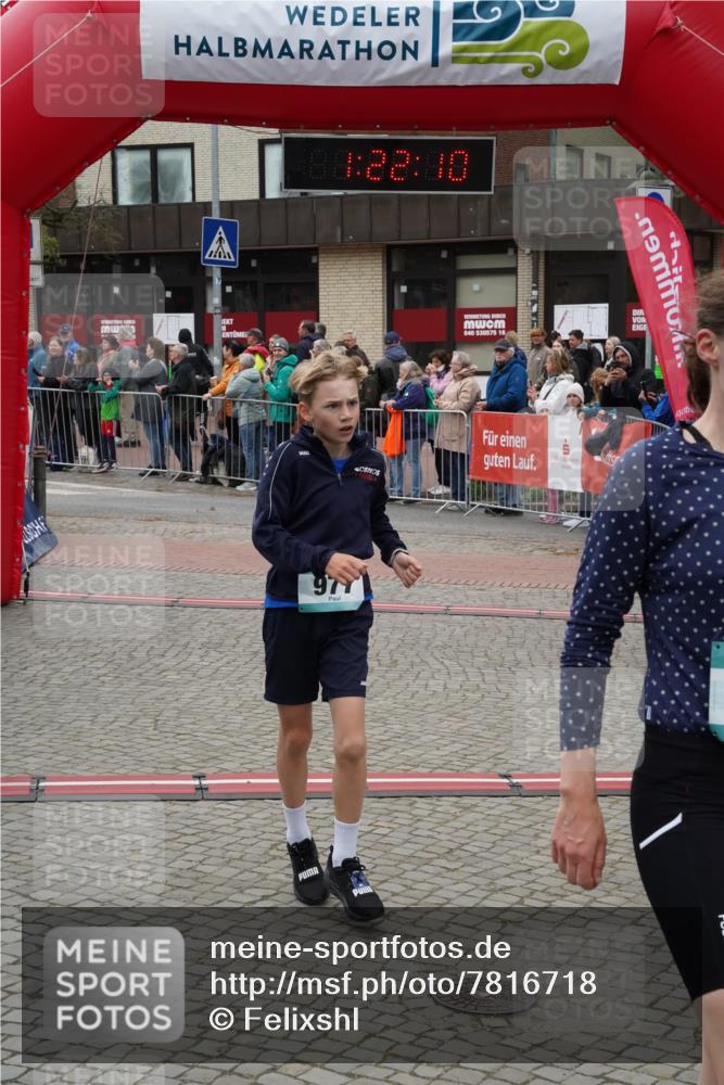 04.05.2025 - 8. Wedeler Halbmarathon Felixshl http://msf.ph/oto/7816718 04.05.2025 11:22:08 Ziel 35, 869, 977 meine-sportfotos.de
