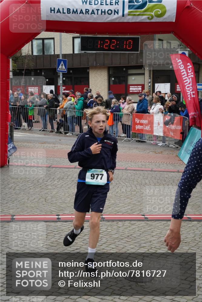 04.05.2025 - 8. Wedeler Halbmarathon Felixshl http://msf.ph/oto/7816727 04.05.2025 11:22:08 Ziel 35, 869, 977 meine-sportfotos.de
