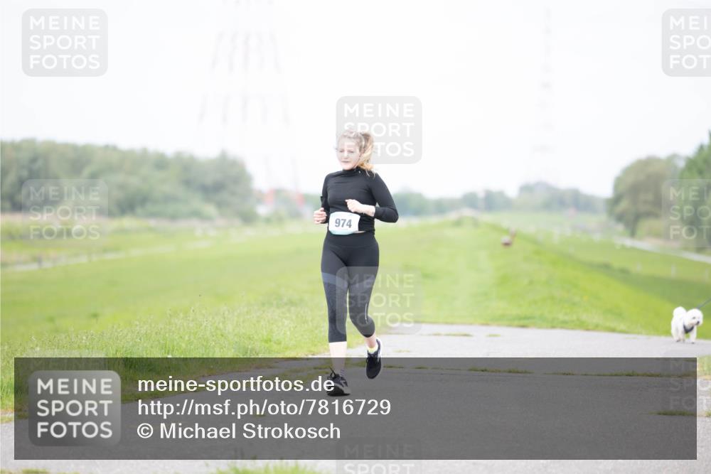 04.05.2025 - 8. Wedeler Halbmarathon Michael Strokosch http://msf.ph/oto/7816729 04.05.2025 11:38:26 Laufen 974 meine-sportfotos.de