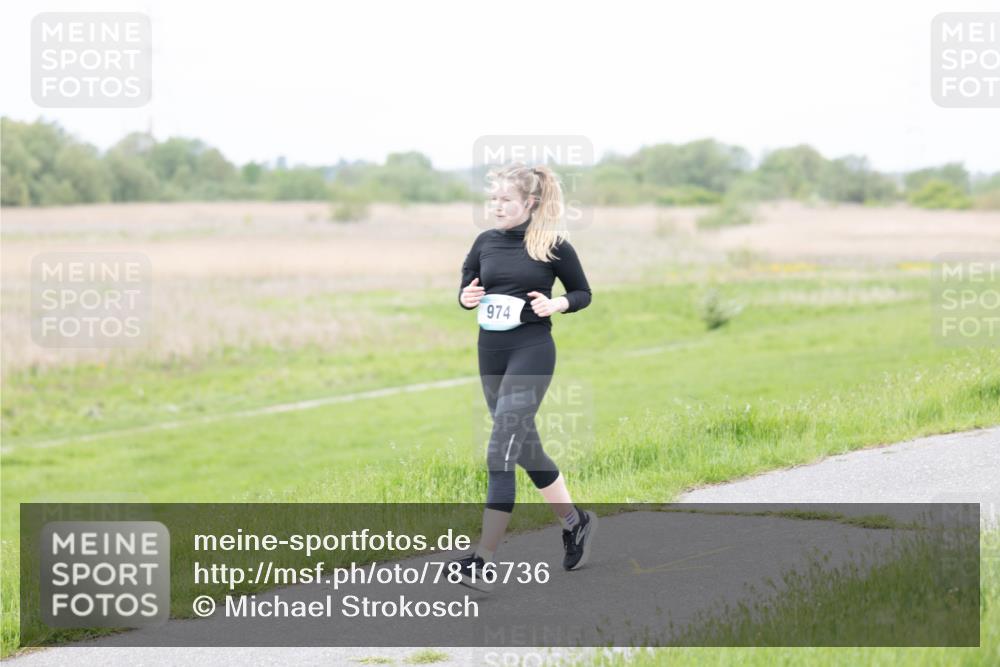 04.05.2025 - 8. Wedeler Halbmarathon Michael Strokosch http://msf.ph/oto/7816736 04.05.2025 11:38:31 Laufen 974 meine-sportfotos.de