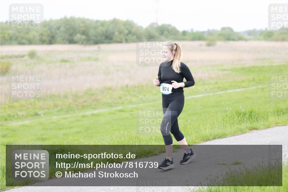 04.05.2025 - 8. Wedeler Halbmarathon Michael Strokosch http://msf.ph/oto/7816739 04.05.2025 11:38:32 Laufen 974 meine-sportfotos.de