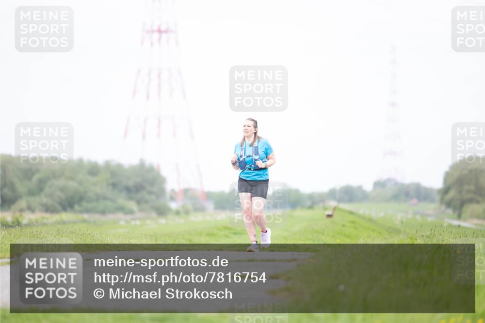 04.05.2025 - 8. Wedeler Halbmarathon Michael Strokosch http://msf.ph/oto/7816754 04.05.2025 11:38:52 Laufen  meine-sportfotos.de