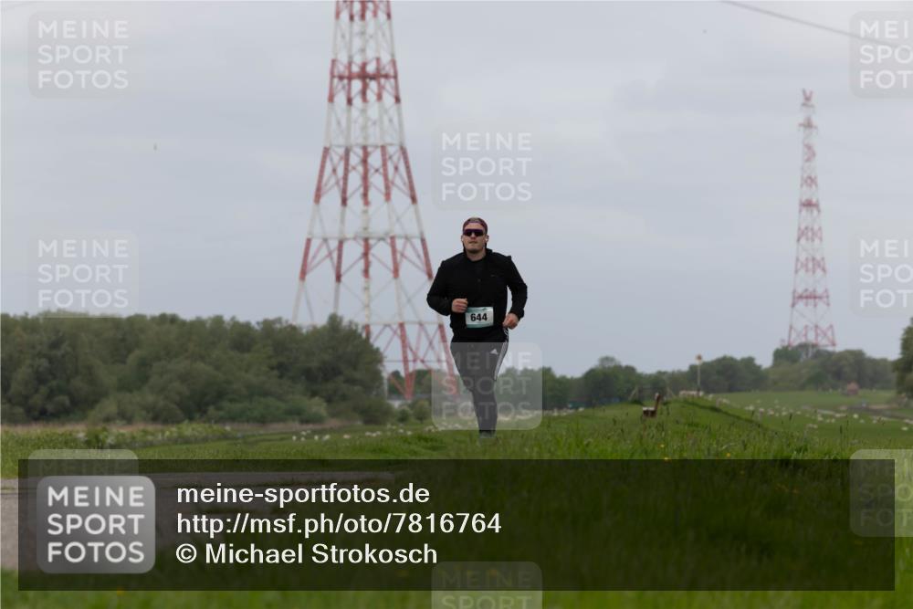 04.05.2025 - 8. Wedeler Halbmarathon Michael Strokosch http://msf.ph/oto/7816764 04.05.2025 11:39:18 Laufen 644 meine-sportfotos.de