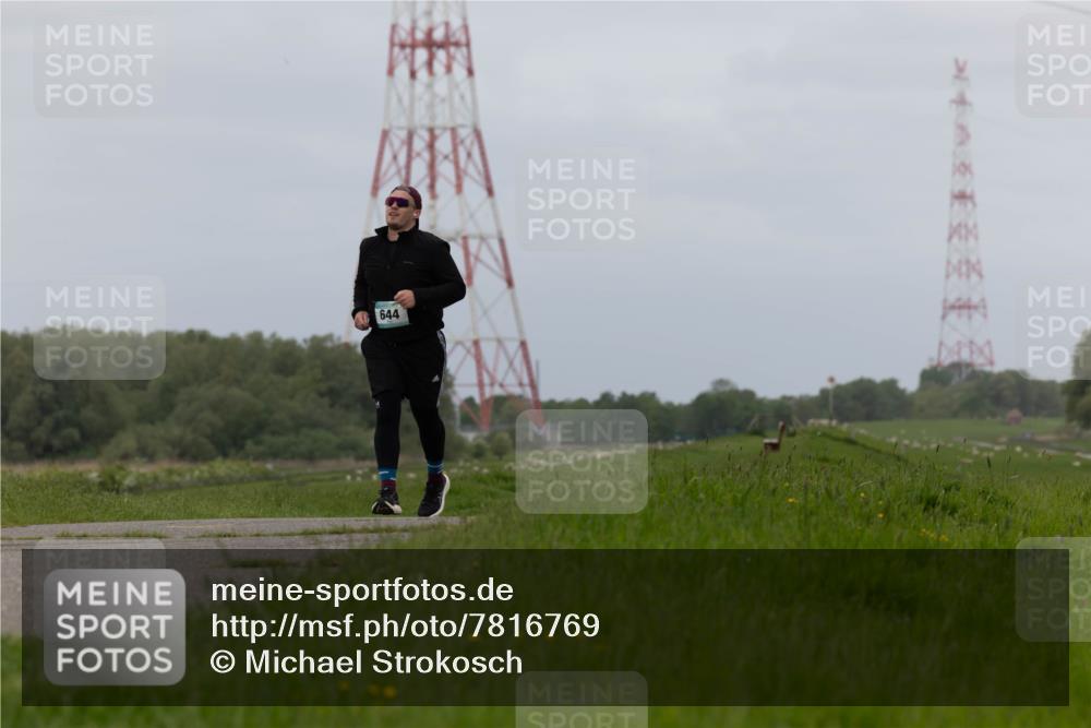 04.05.2025 - 8. Wedeler Halbmarathon Michael Strokosch http://msf.ph/oto/7816769 04.05.2025 11:39:19 Laufen 644 meine-sportfotos.de