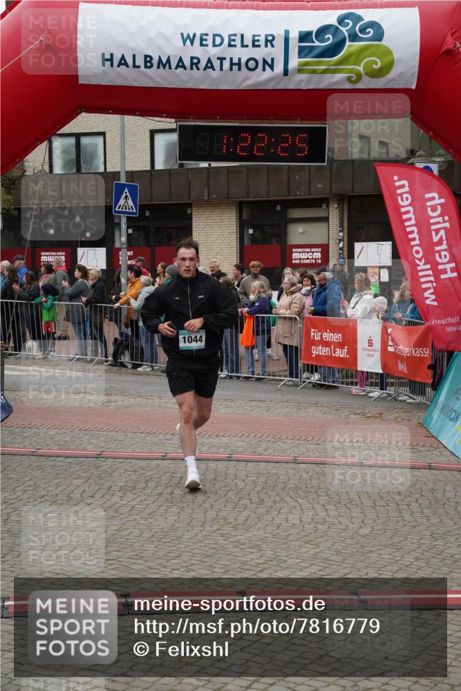 04.05.2025 - 8. Wedeler Halbmarathon Felixshl http://msf.ph/oto/7816779 04.05.2025 11:22:23 Ziel 1044, 1212 meine-sportfotos.de