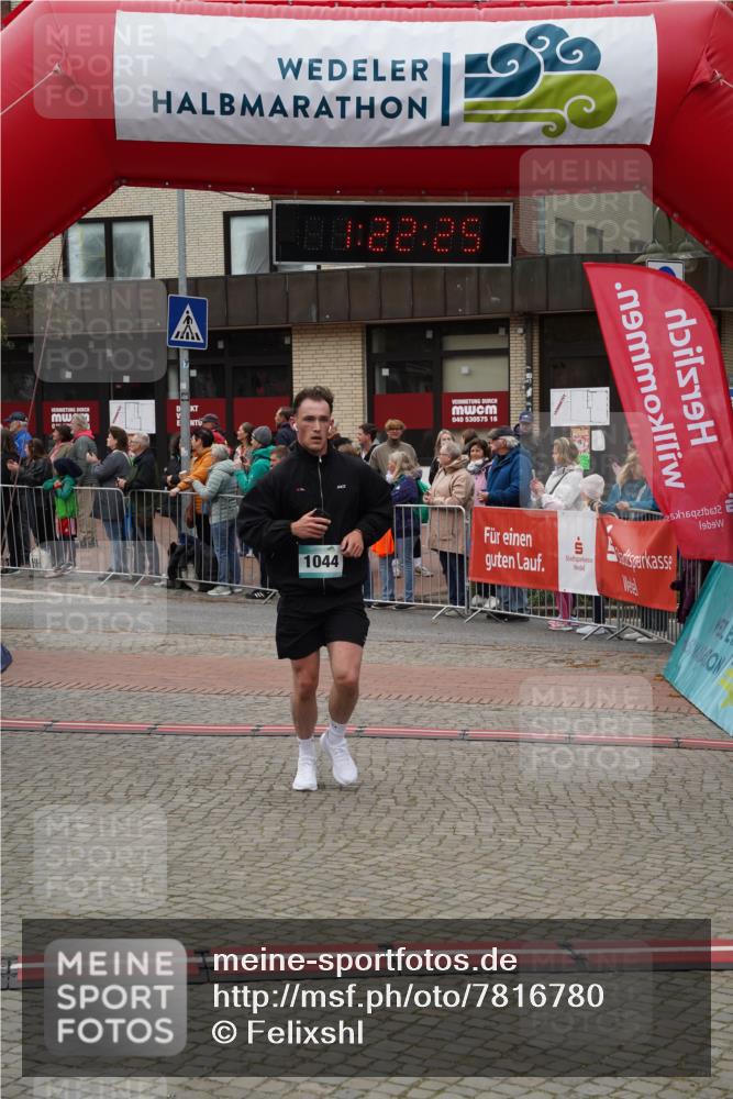 04.05.2025 - 8. Wedeler Halbmarathon Felixshl http://msf.ph/oto/7816780 04.05.2025 11:22:23 Ziel 1044, 1212 meine-sportfotos.de