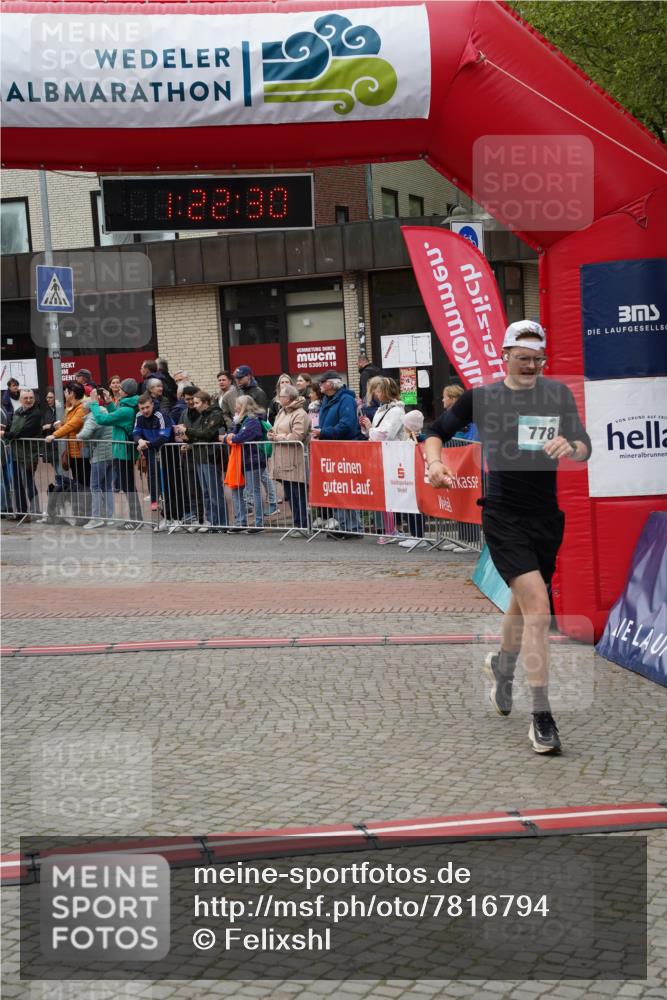 04.05.2025 - 8. Wedeler Halbmarathon Felixshl http://msf.ph/oto/7816794 04.05.2025 11:22:28 Ziel 778, 1044, 1212 meine-sportfotos.de