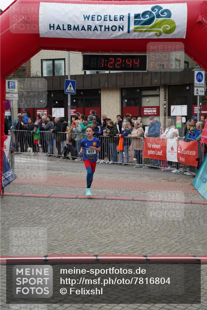 04.05.2025 - 8. Wedeler Halbmarathon Felixshl http://msf.ph/oto/7816804 04.05.2025 11:22:42 Ziel 378, 613 meine-sportfotos.de