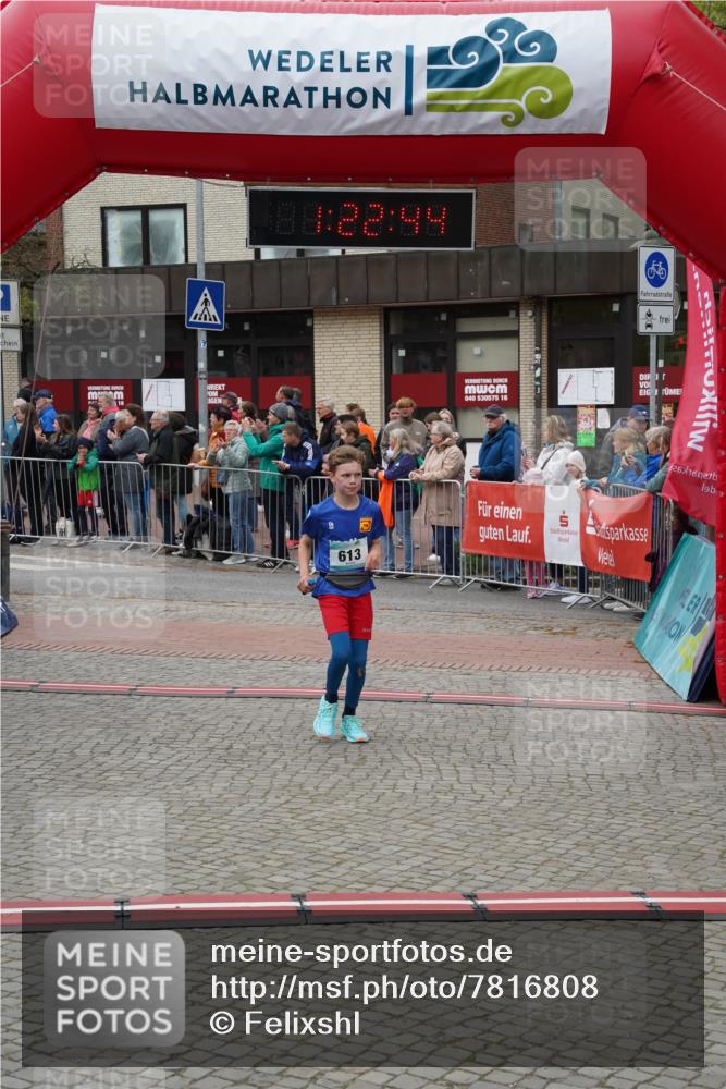 04.05.2025 - 8. Wedeler Halbmarathon Felixshl http://msf.ph/oto/7816808 04.05.2025 11:22:42 Ziel 378, 613 meine-sportfotos.de