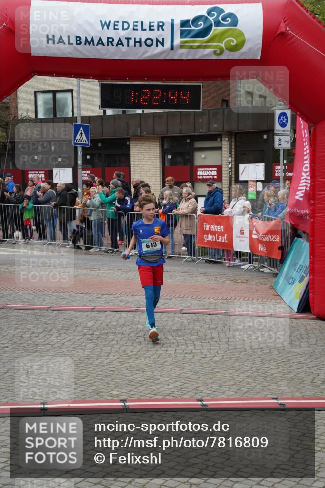 04.05.2025 - 8. Wedeler Halbmarathon Felixshl http://msf.ph/oto/7816809 04.05.2025 11:22:42 Ziel 378, 613 meine-sportfotos.de