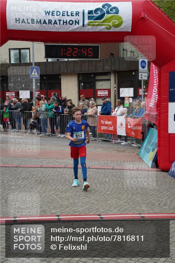 04.05.2025 - 8. Wedeler Halbmarathon Felixshl http://msf.ph/oto/7816811 04.05.2025 11:22:43 Ziel 378, 612, 613 meine-sportfotos.de